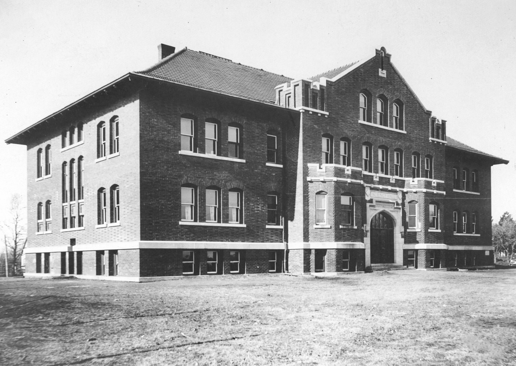 Old Pic of Science Hall b&w