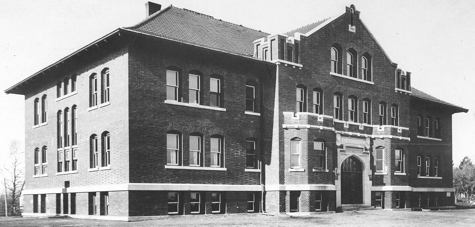 Old Pic of Science Hall b&w