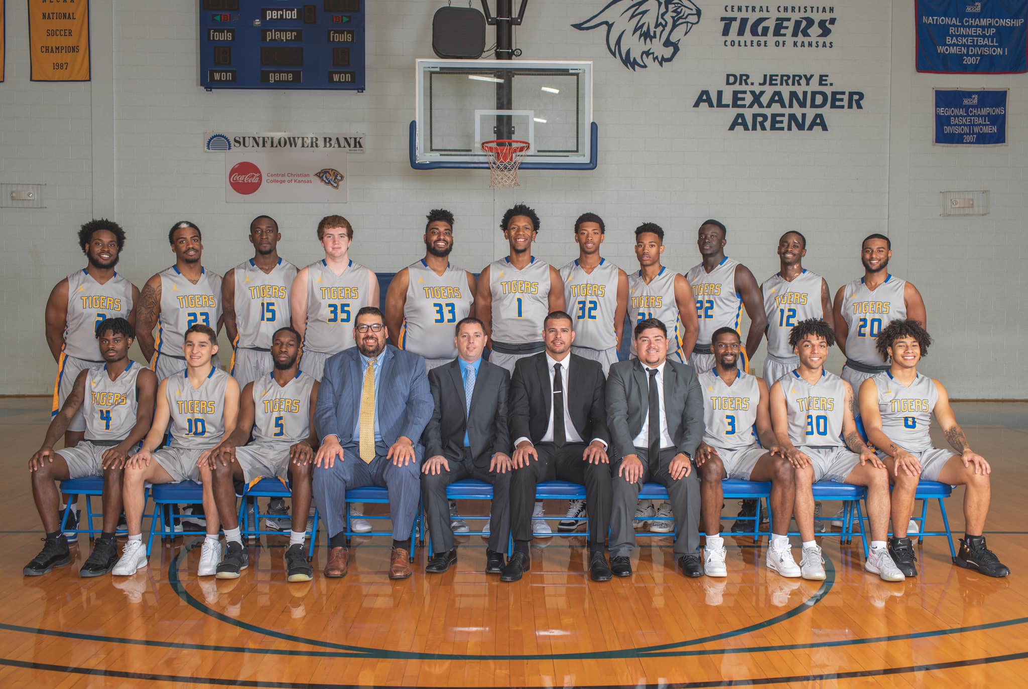 Men's Tigers Basketball Team Picture