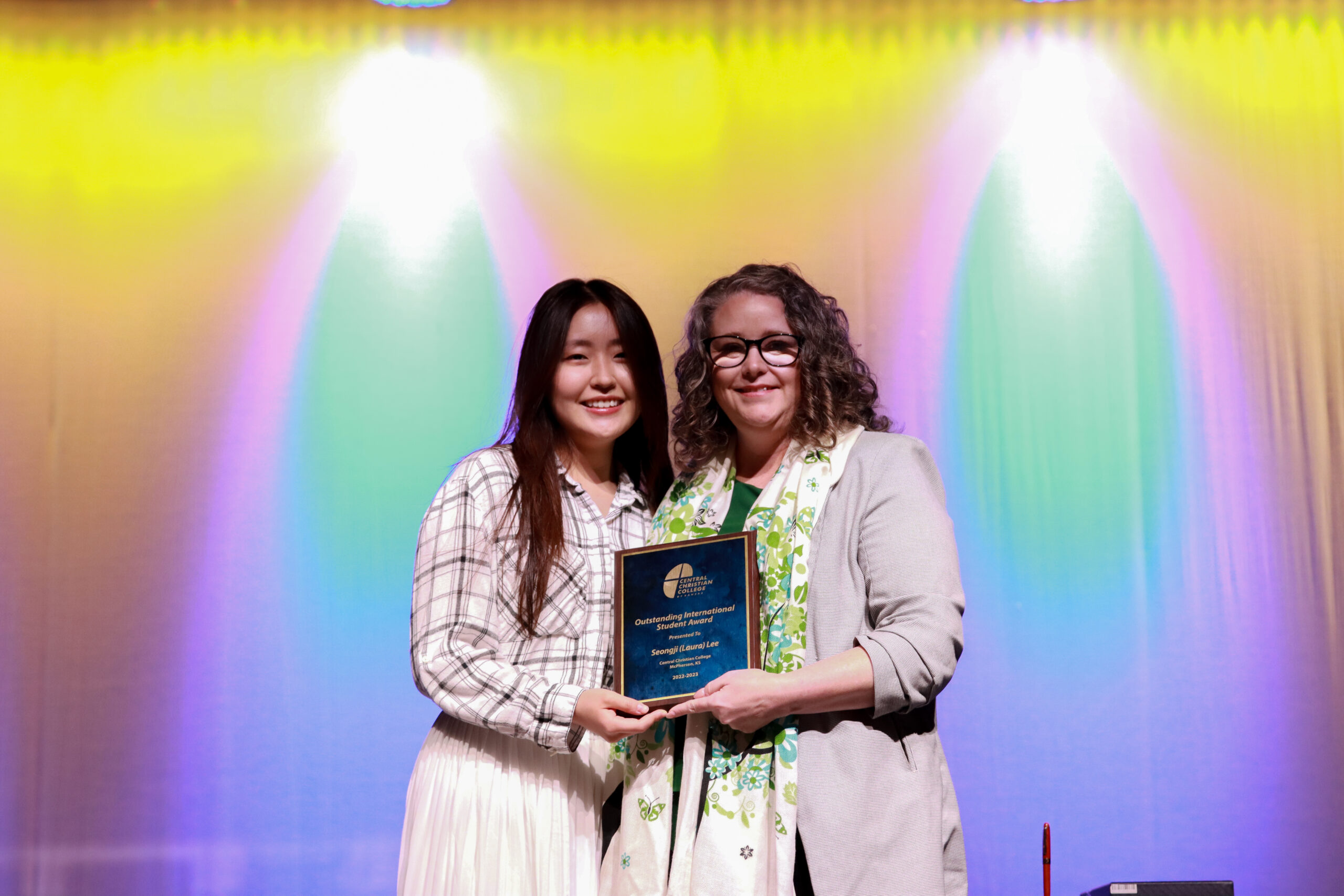 Cathy Brown awards Seongji Laura Lee the Outstanding International Student Award